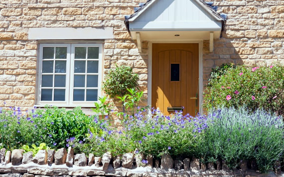 Exterior_House_Flowers