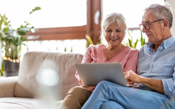 Happy_Senior_Couple_Sofa_Laptop