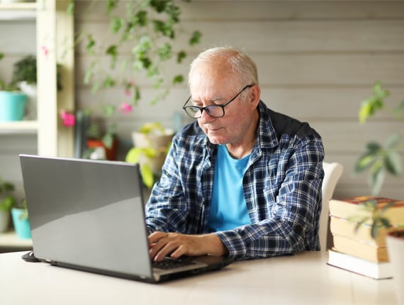 Senior_Man_Laptop_2