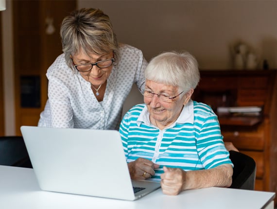 Senior_Woman_Laptop_Daughter_Small_Img2