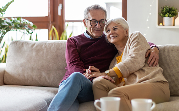 couple_happy_on_sofa